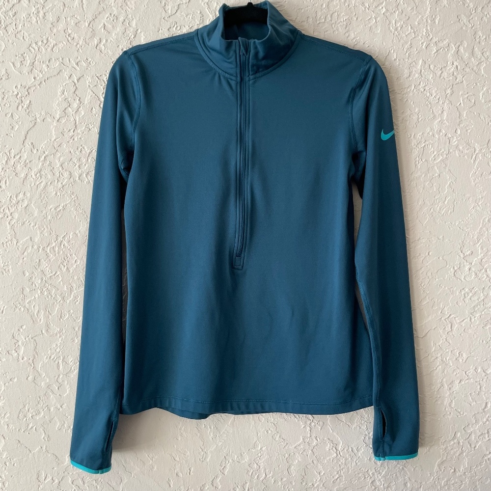 Womens Nike Drifit Fitted Pullover